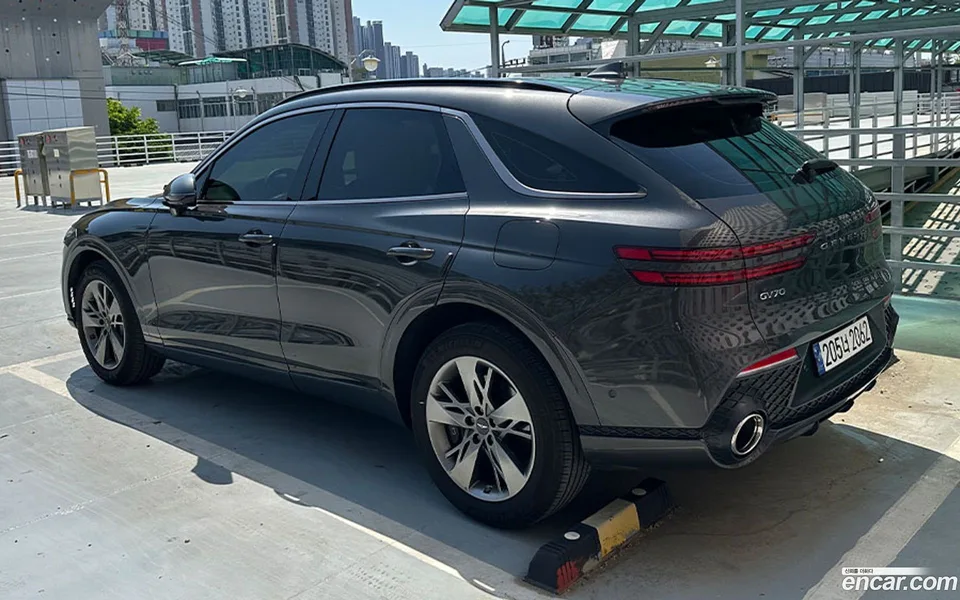 Genesis GV70 2.5T 2WD 2023 — миниатюра 2