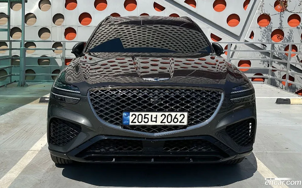 Genesis GV70 2.5T 2WD 2023 — фото 1, купить с доставкой в Москву