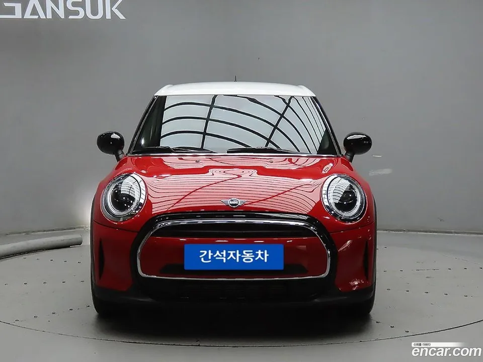 MINI Cooper 2022 — фото 1, купить с доставкой в Москву