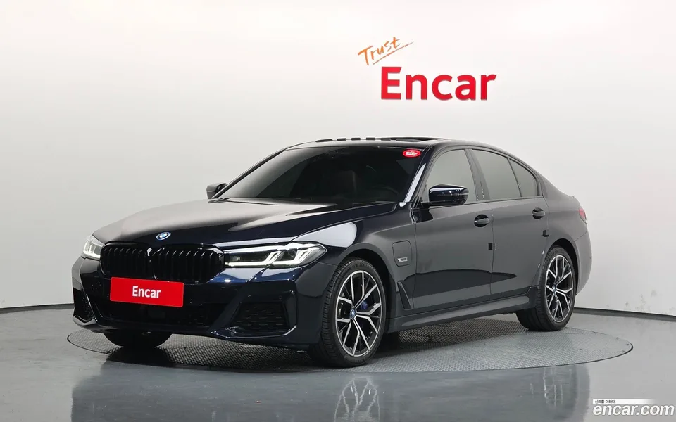 BMW 5 Series 530e M 2023 — фото 1, купить с доставкой в Москву