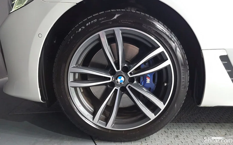 BMW 6 Series GT 620d xDrive M 2022 — миниатюра 2