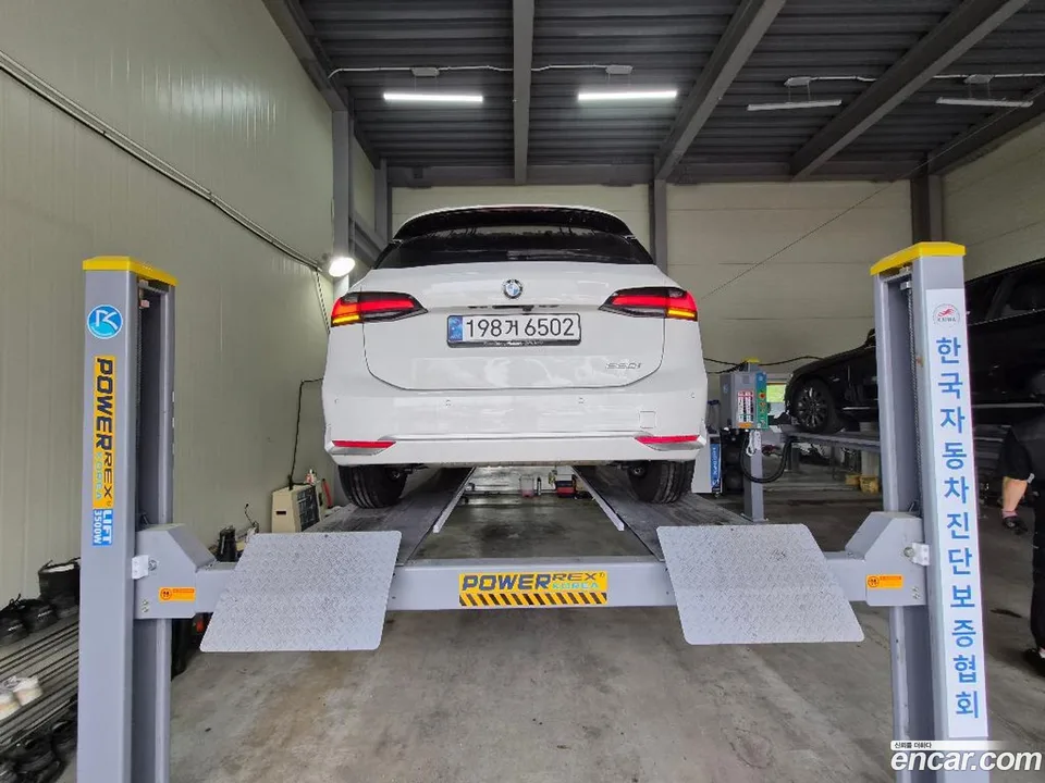 BMW 2 Series Active Tourer 220i 2024 — миниатюра 2
