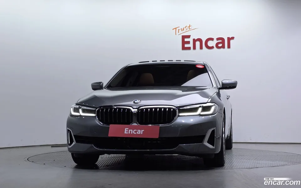 BMW 5 Series 520i 2023 — миниатюра 3