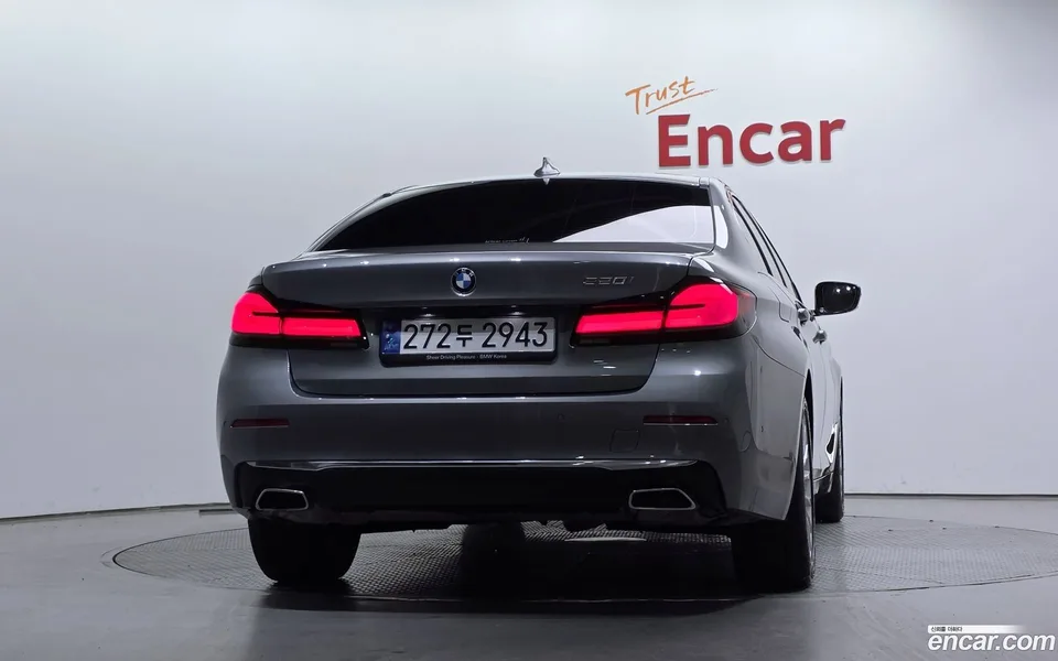 BMW 5 Series 520i 2023 — миниатюра 4