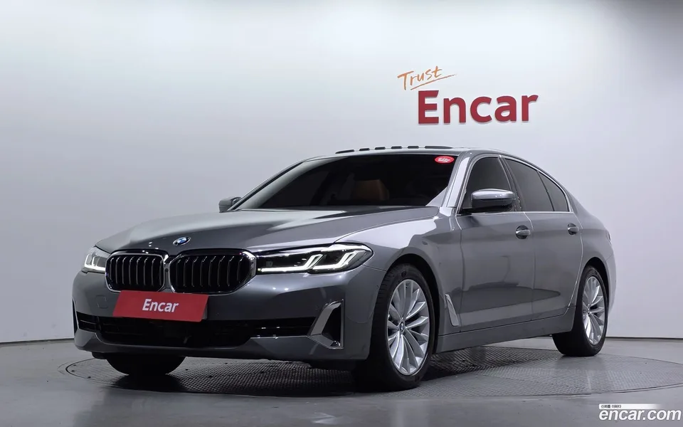 BMW 5 Series 520i 2023 — фото 1, купить с доставкой в Москву