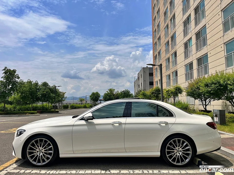 Mercedes-Benz E-Class E350 4MATIC AMG Line 2022 — миниатюра 4