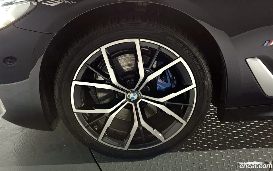 BMW 5 Series 530i M 2023 — миниатюра 2