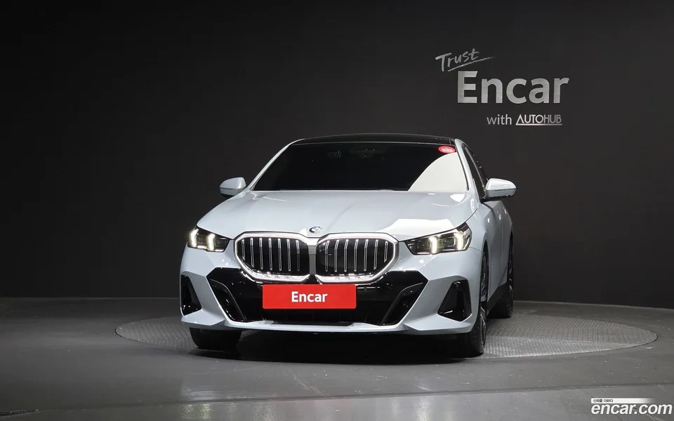 BMW 5 Series 530i xDrive M 2024 — миниатюра 3