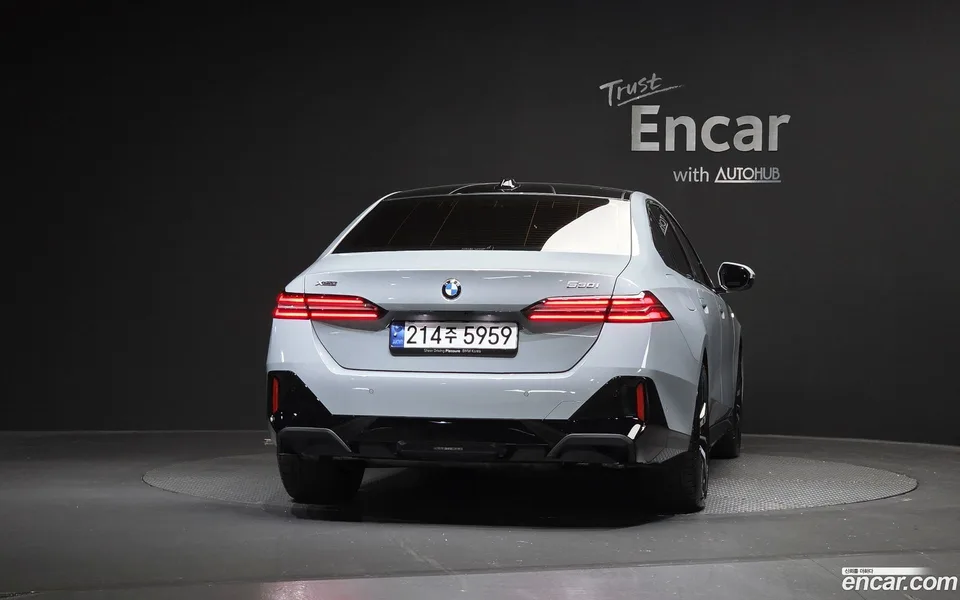 BMW 5 Series 530i xDrive M 2024 — миниатюра 4