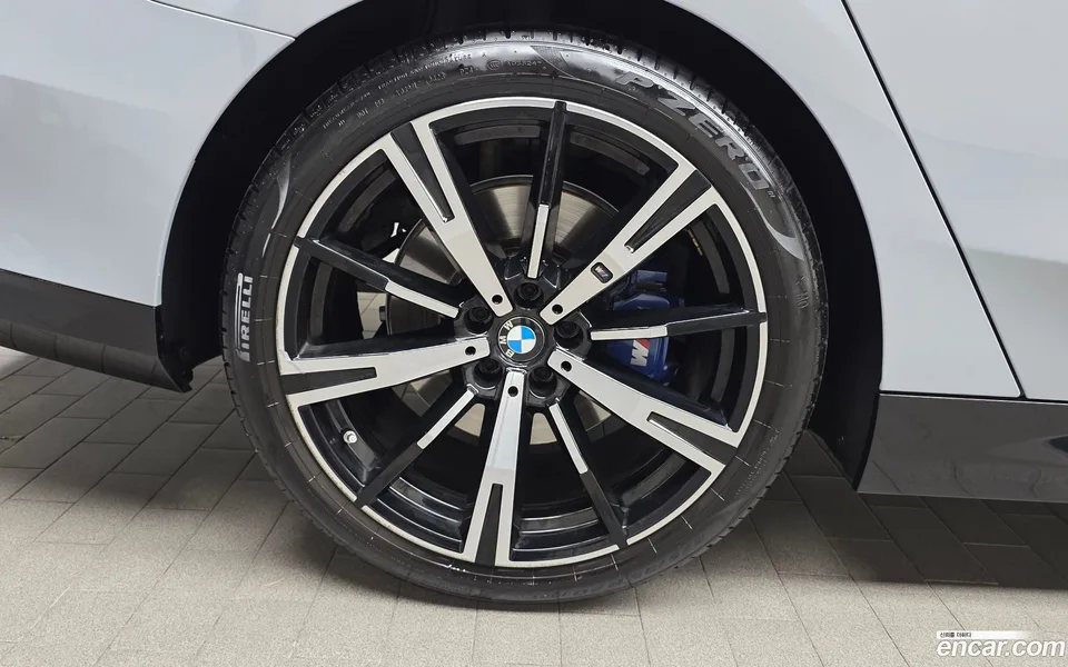 BMW 5 Series 530i xDrive M 2024 — миниатюра 5