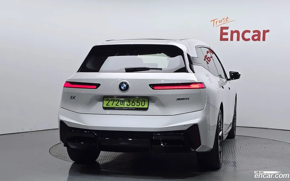 BMW iX xDrive60 M 2025 — миниатюра 4