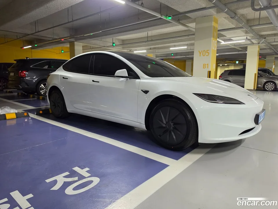 Tesla Model 3 RWD 2026 — миниатюра 3