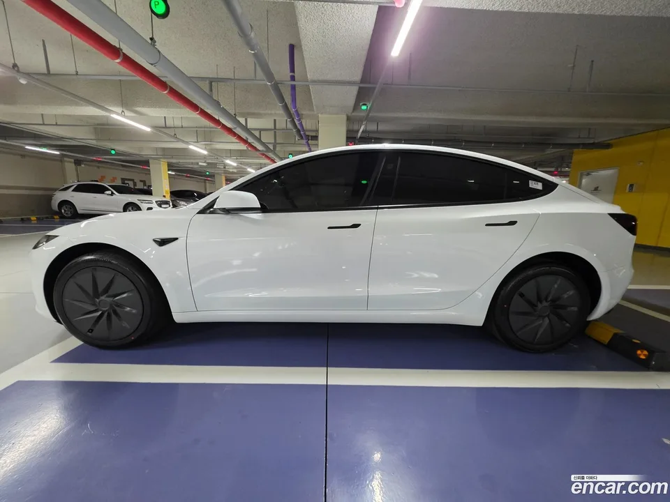 Tesla Model 3 RWD 2026 — миниатюра 5