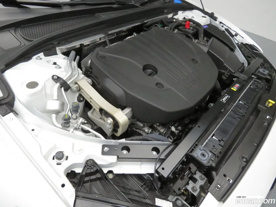Volvo V60 Cross Country B5 AWD 2025 — миниатюра 2
