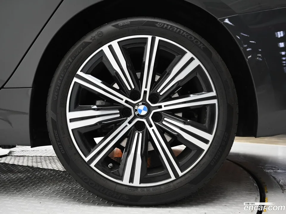 BMW 3 Series 320i M 2025 — миниатюра 2