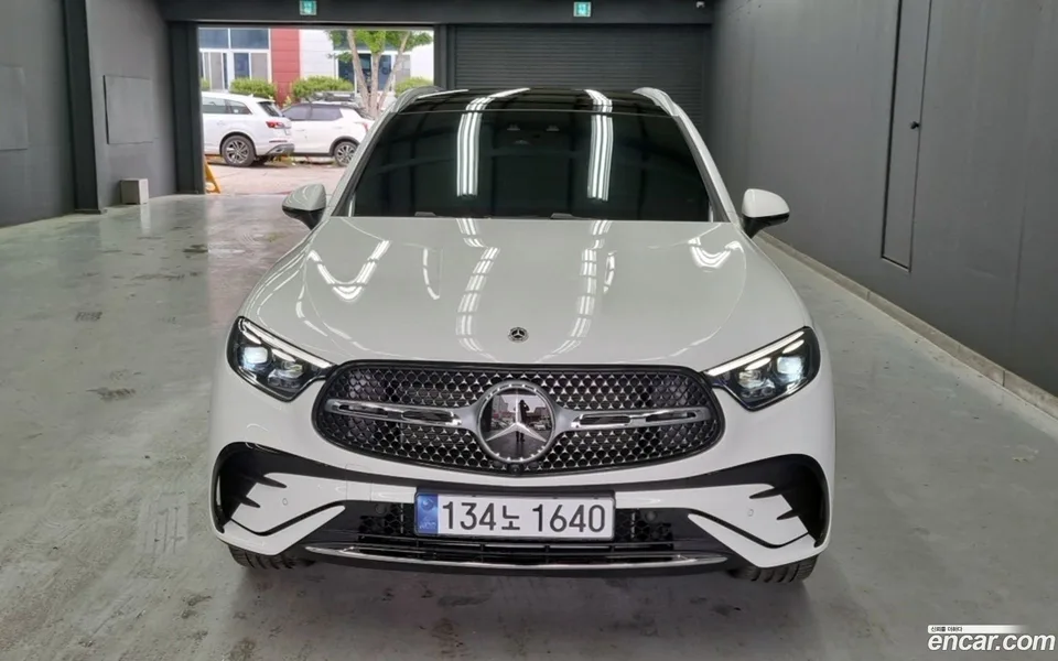 Mercedes-Benz GLC-Class GLC300 4MATIC AMG Line 2026 — миниатюра 3