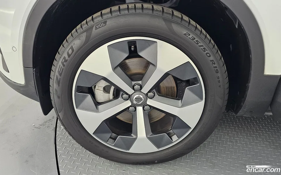 Volvo XC40 B4 2024 — миниатюра 2