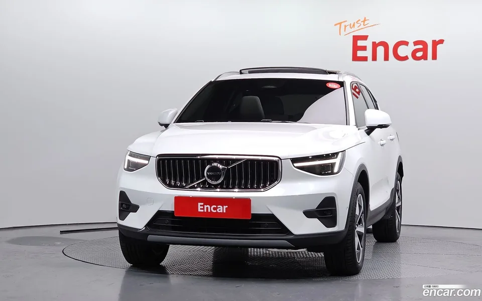 Volvo XC40 B4 2024 — миниатюра 3