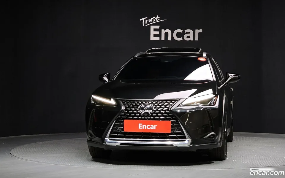 Lexus UX 250h 2.0 2WD 2023 — миниатюра 3