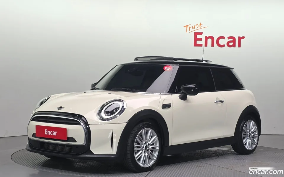 MINI Cooper 2022 — фото 1, купить с доставкой в Москву