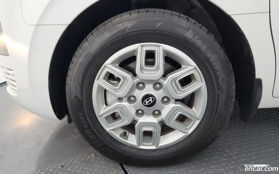 Hyundai Staria L3.5 11 2024 — миниатюра 2