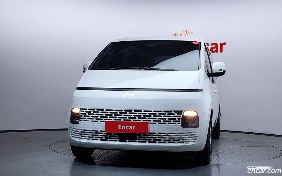 Hyundai Staria L3.5 11 2024 — миниатюра 3