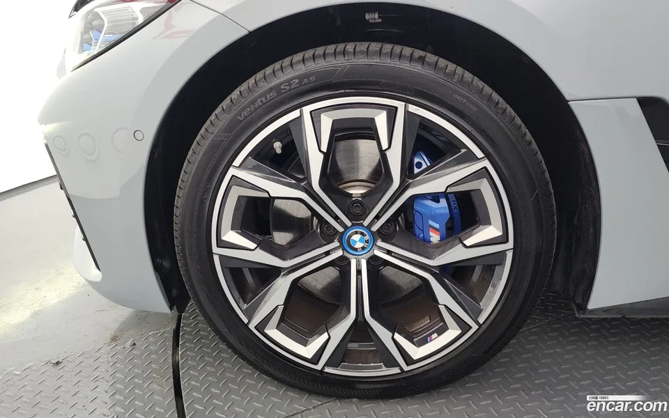 BMW i4 eDrive40 M 2023 — миниатюра 2