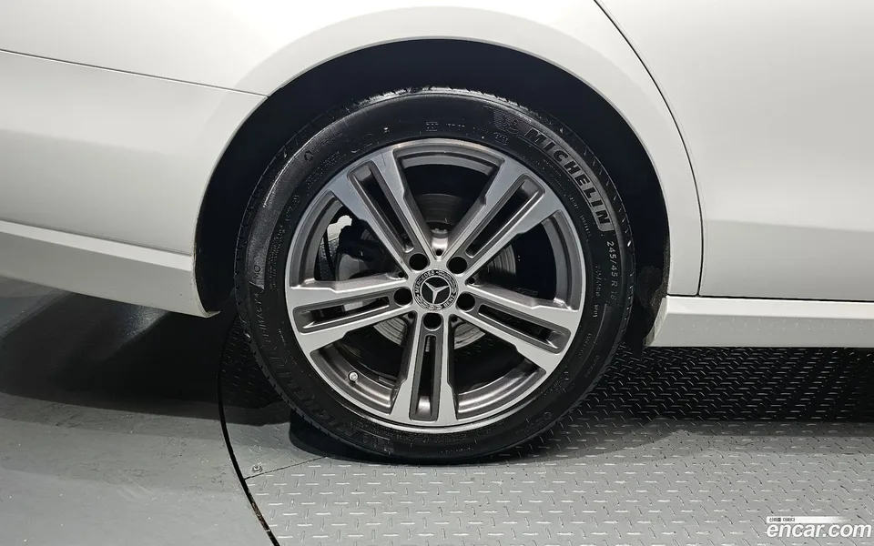 Mercedes-Benz E-Class E250 2023 — миниатюра 5