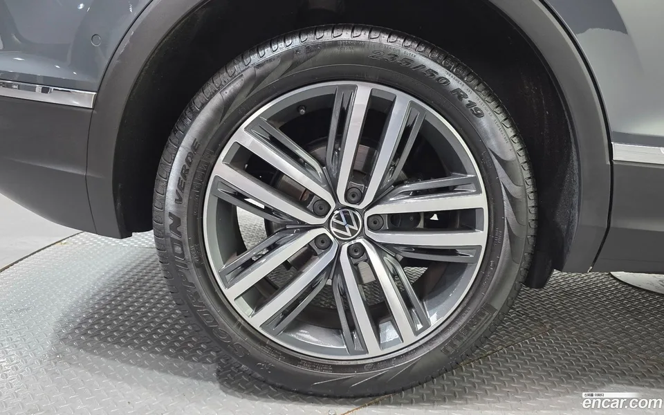 Volkswagen Tiguan 2.0 TDI 2023 — миниатюра 2