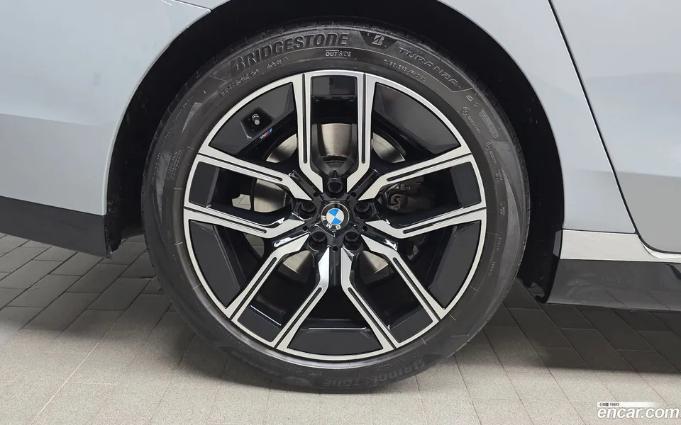 BMW 7 Series 740i sDrive M 2023 — миниатюра 2