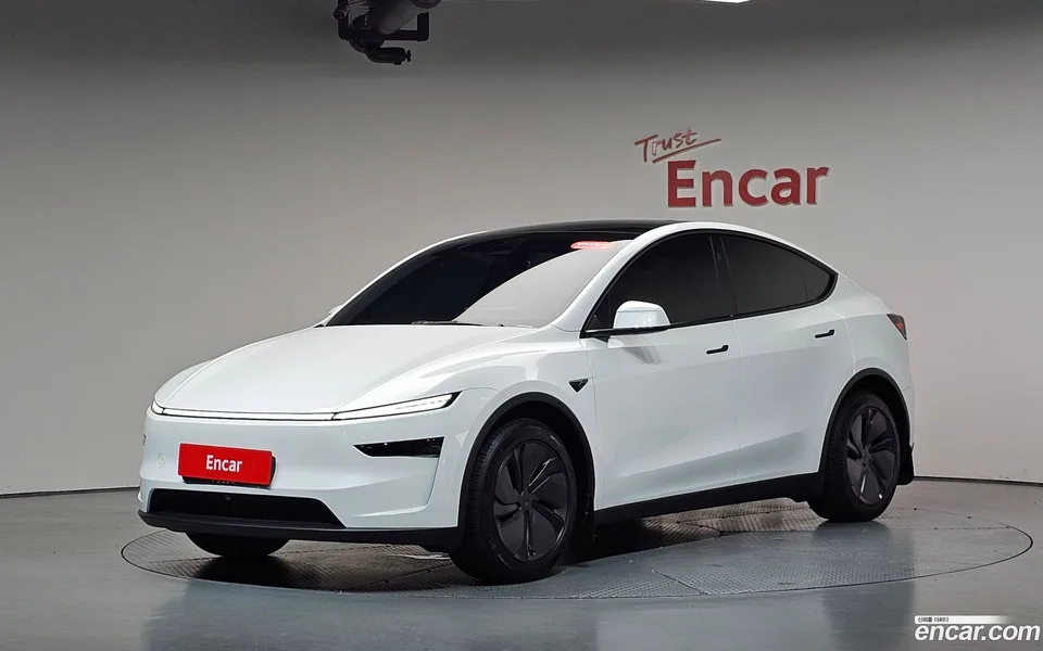 Tesla Model Y RWD 2025 — фото 1, купить с доставкой в Москву