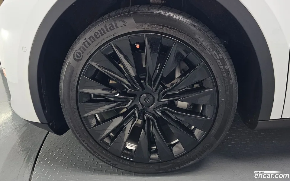 Tesla Model Y AWD 2022 — миниатюра 2
