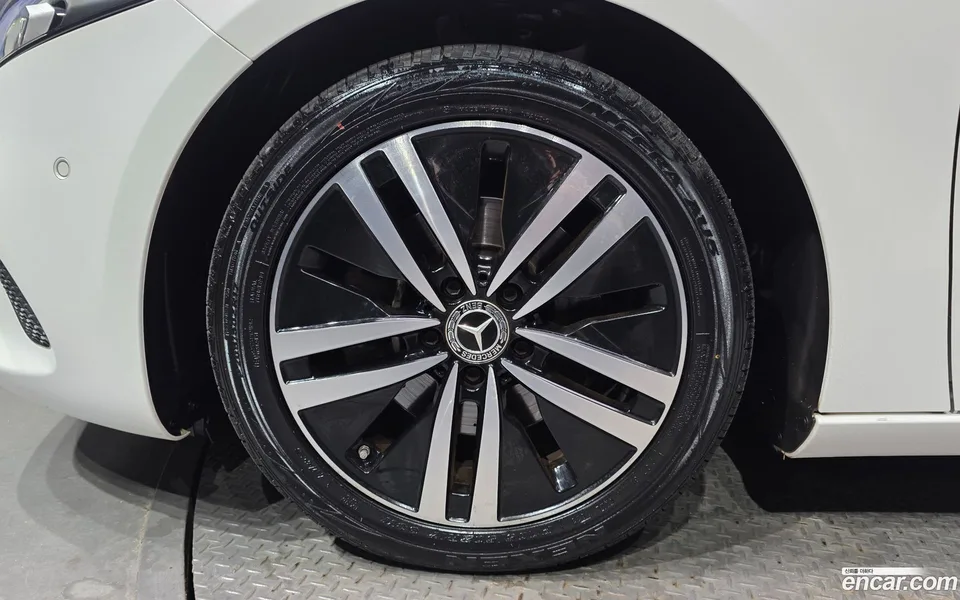 Mercedes-Benz A-Class A200d 2022 — миниатюра 2
