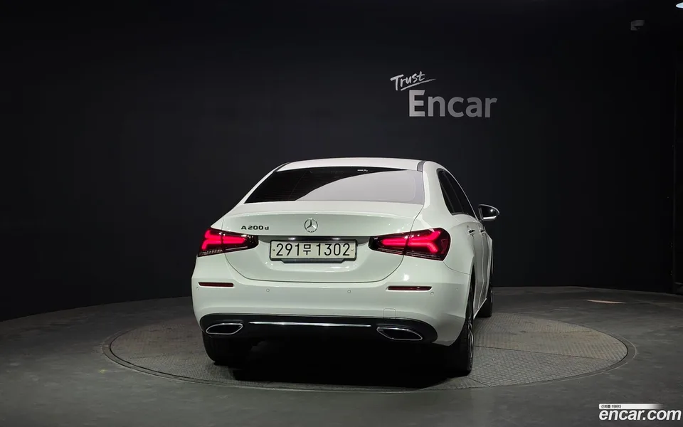 Mercedes-Benz A-Class A200d 2022 — миниатюра 4