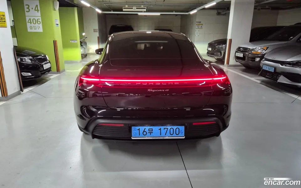 Porsche Taycan 4 2025 — миниатюра 4