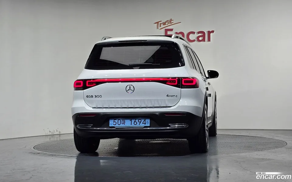 Mercedes-Benz EQB EQB300 4MATIC 2023 — миниатюра 4