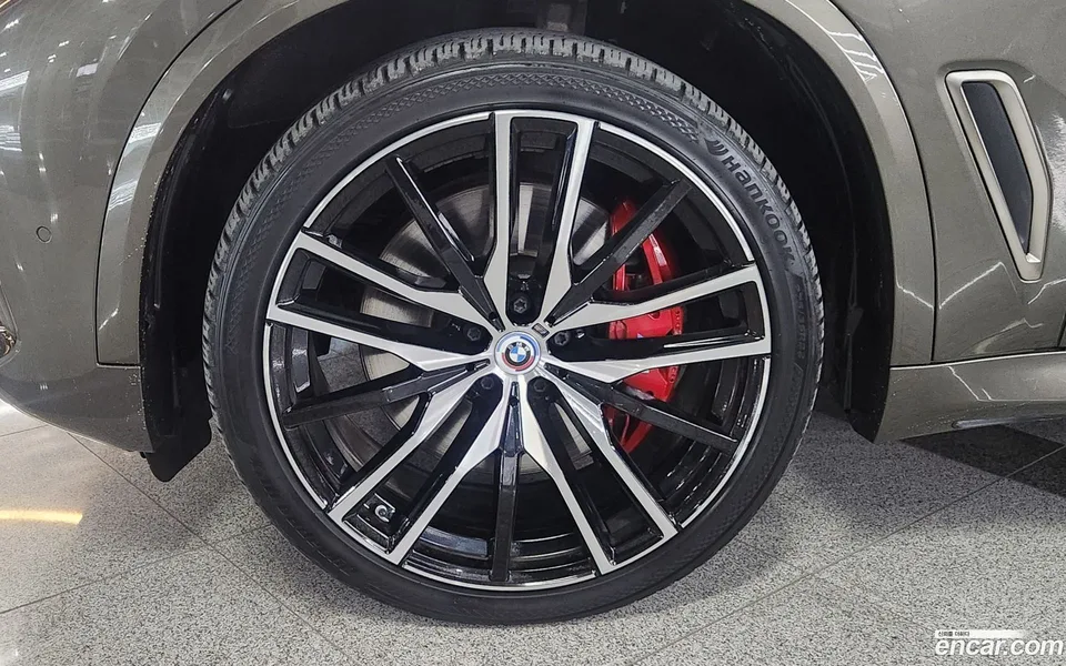 BMW X5 M50i 2023 — миниатюра 2