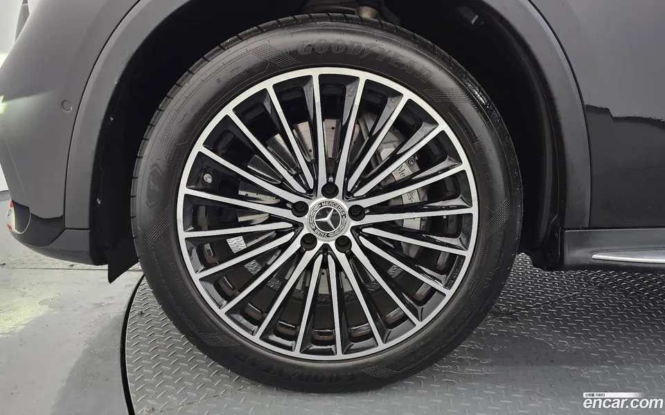 Mercedes-Benz GLC-Class GLC300 4MATIC AMG Line 2024 — миниатюра 2