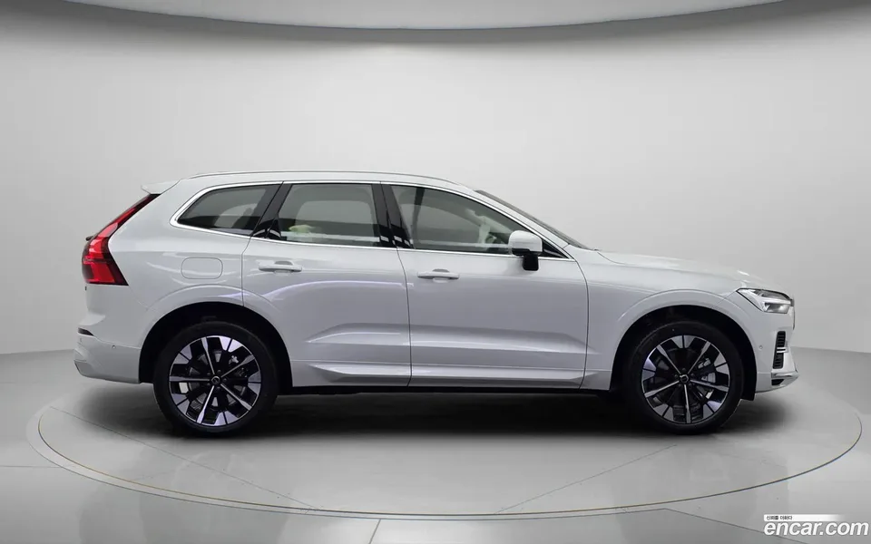 Volvo XC60 T8 2025 — миниатюра 3