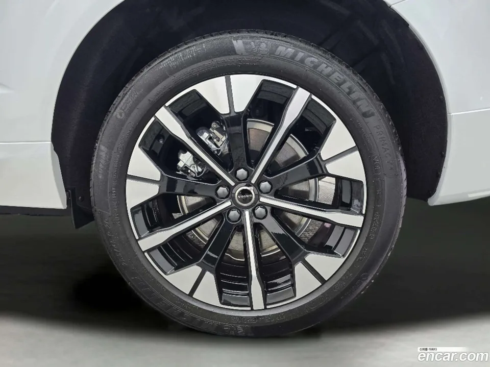 Volvo XC60 T8 2025 — миниатюра 5