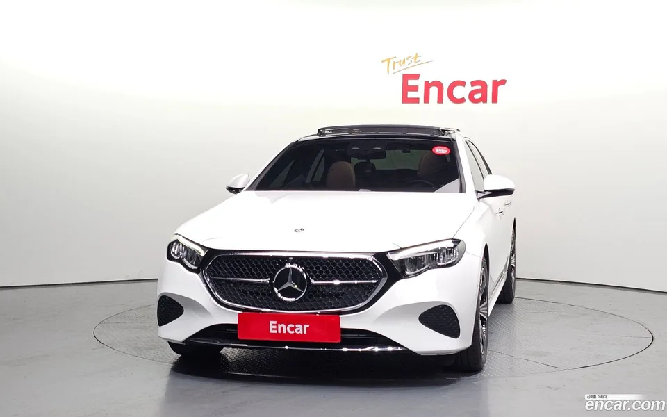 Mercedes-Benz E-Class E200 2024 — миниатюра 3