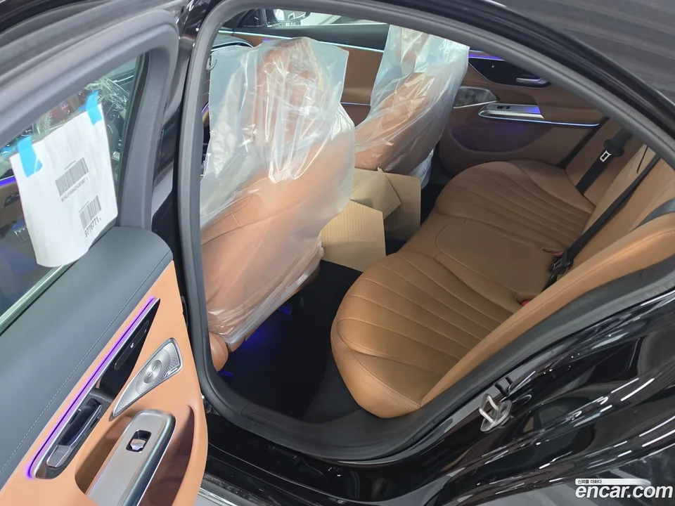 Mercedes-Benz E-Class E300 4MATIC AMG Line 2026 — миниатюра 5