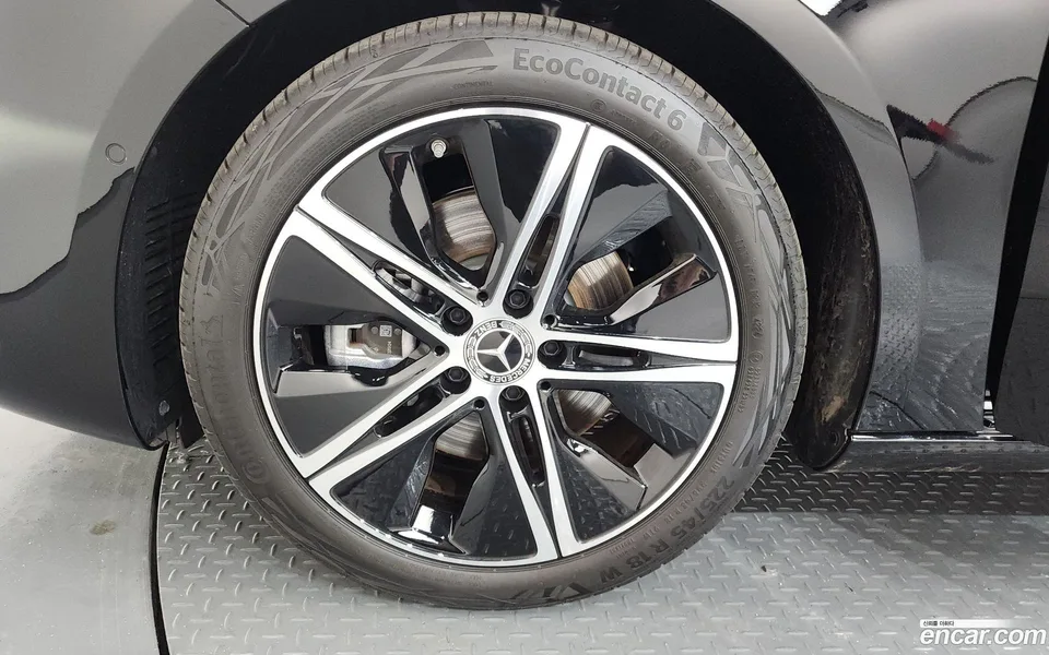 Mercedes-Benz A-Class A220 2025 — миниатюра 5