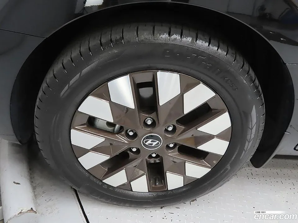 Hyundai Staria 5 2023 — миниатюра 2