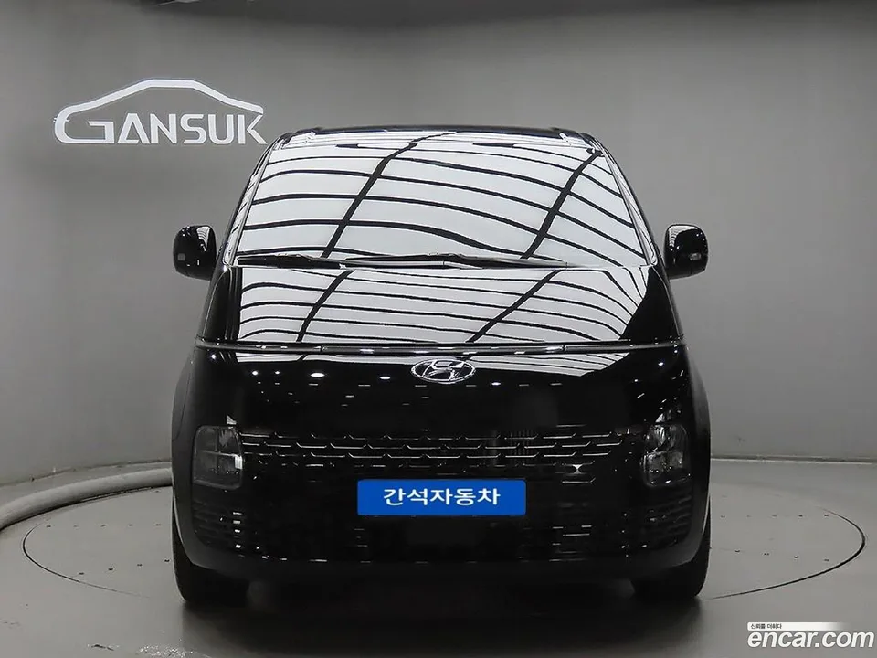 Hyundai Staria 5 2023 — фото 1, купить с доставкой в Москву