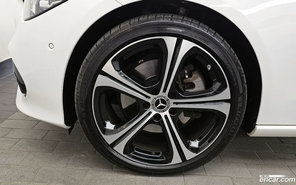 Mercedes-Benz C-Class C300 4MATIC 2023 — миниатюра 2