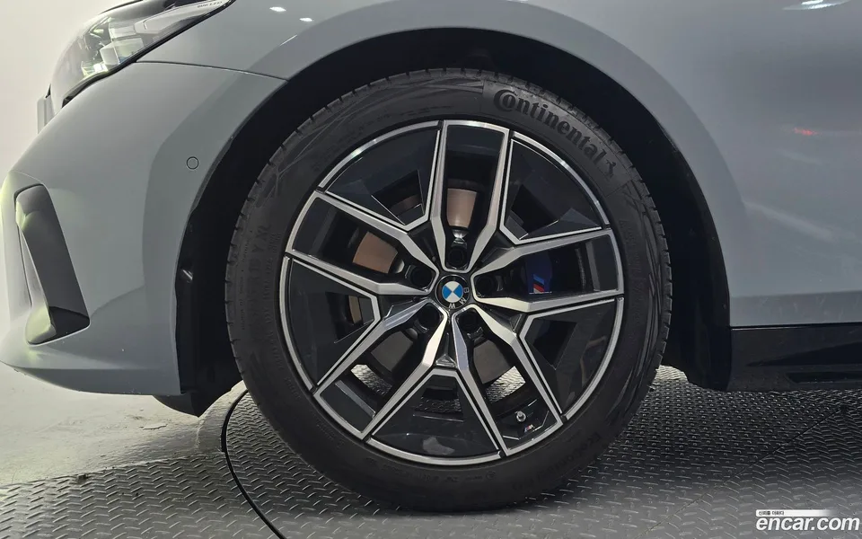 BMW 5 Series 520i M 2025 — миниатюра 2