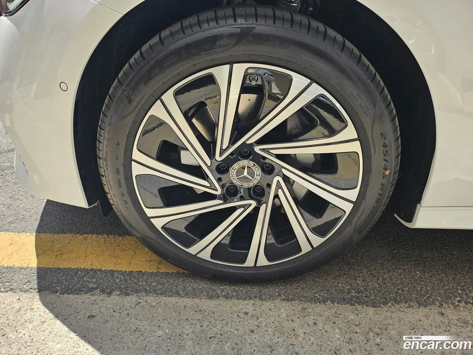 Mercedes-Benz E-Class E300 4MATIC 2026 — миниатюра 2