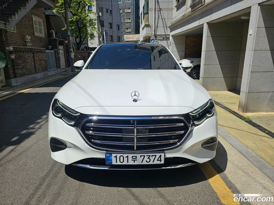 Mercedes-Benz E-Class E300 4MATIC 2026 — миниатюра 3