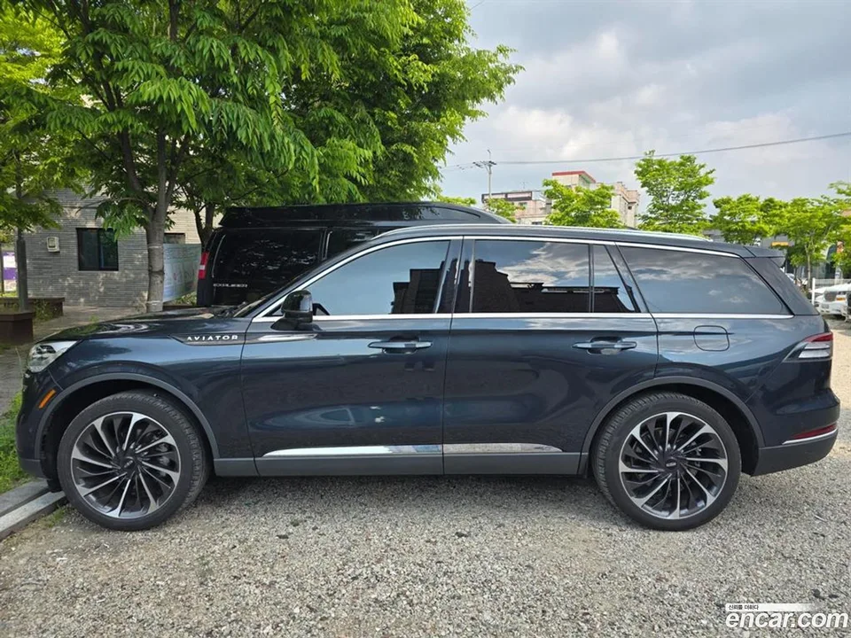 Lincoln Aviator 3.0 AWD 2023 — миниатюра 3